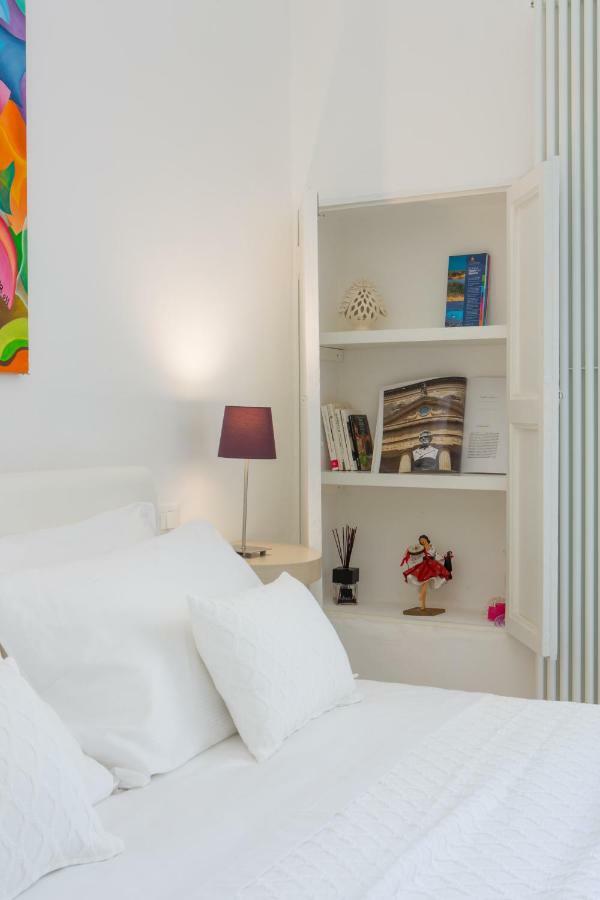 ليتشي La Finestra Sul Convitto B&B المظهر الخارجي الصورة