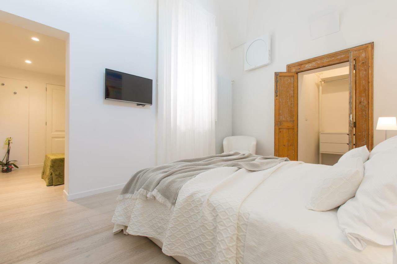 ليتشي La Finestra Sul Convitto B&B المظهر الخارجي الصورة