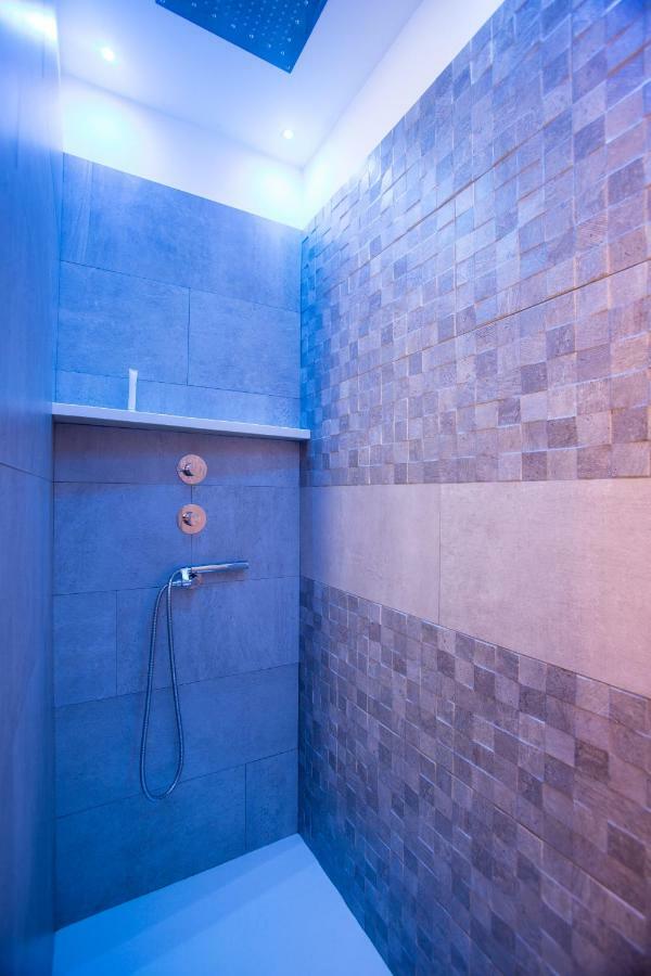 ليتشي La Finestra Sul Convitto B&B المظهر الخارجي الصورة